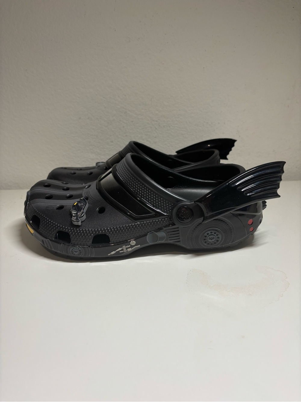 NEW CROCS Classic Clog Batmobile - Picture 4 of 6